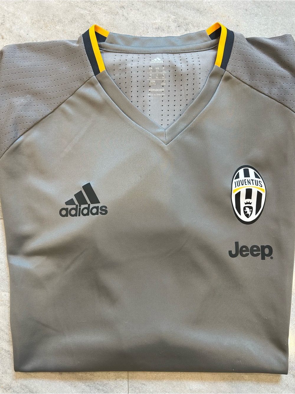 Juventus Adidas Training Jersey 17/18 Size XL